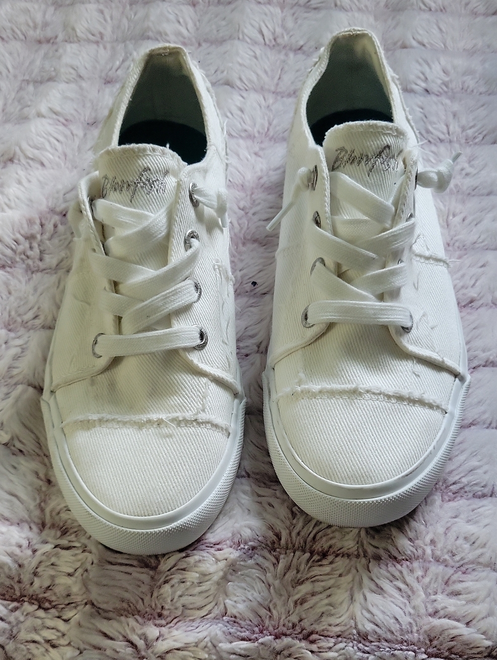 Blowfish Malibu White Canvas Frayed Distressed Lace Up Cottagecore Sneakers 9.5